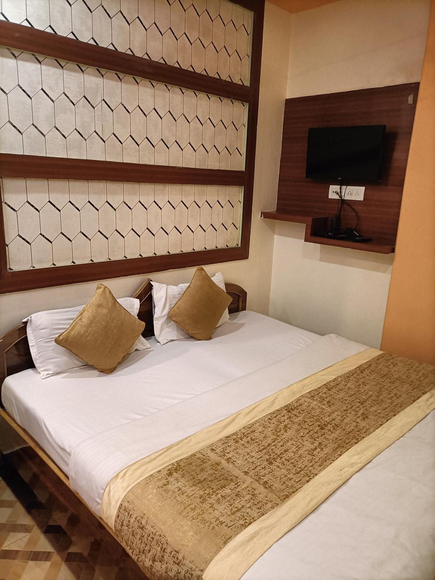 Hotel Picasso - Varanasi — Photos 1